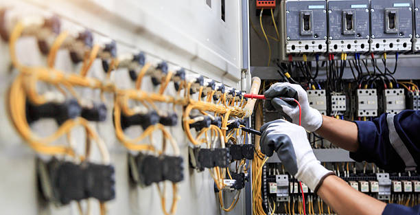 Professional Electrician technician working in Boley, OK